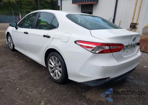 2018 Toyota Camry Le z USA, uszkodzony, nr VIN 4T1B11HK1JU523373